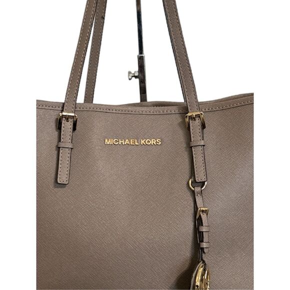 MICHAEL Michael Kors Women's Beige Jet Set Logo Buckle Strap Shoulder Tote Bag - Picture 2 of 16